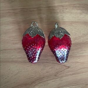 Vintage Strawberry Salt & Pepper Shaker Set Red Glass Berries missing the stand